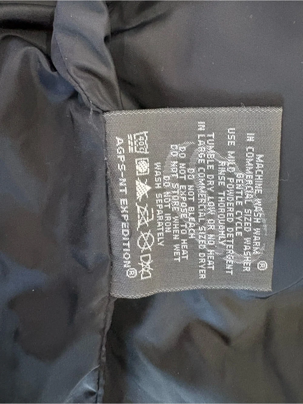 Vtg Bear USA Silver Satin Puffer Jacket (M) - Picture 9 of 10